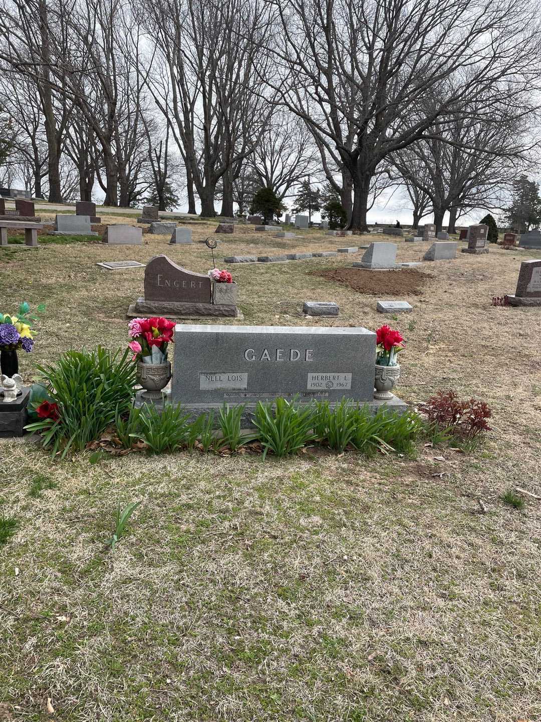 Herbert L. Gaede's grave. Photo 2