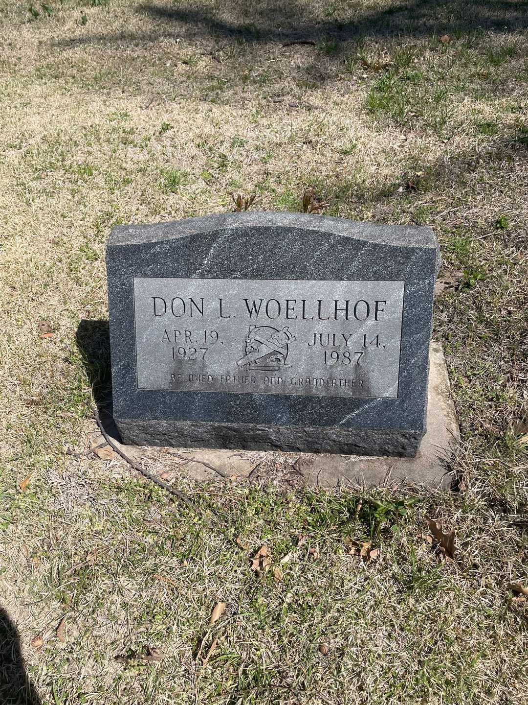 Don Les Woellhof's grave. Photo 3