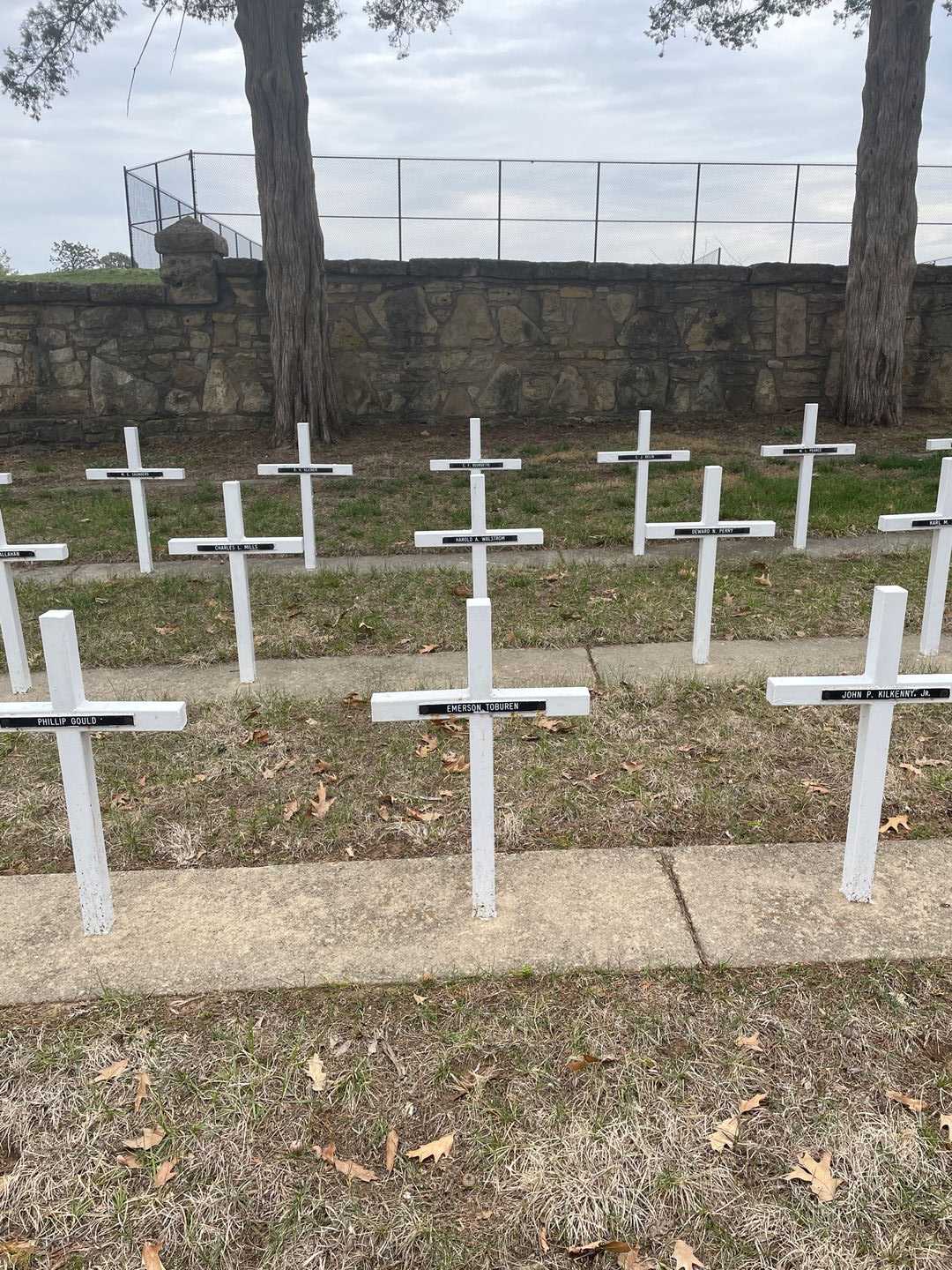Emerson Toburen's grave. Photo 2