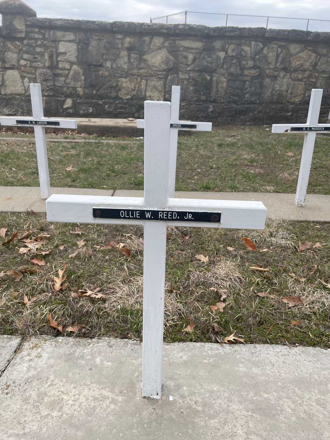 Ollie W. Reed Junior's grave. Photo 3