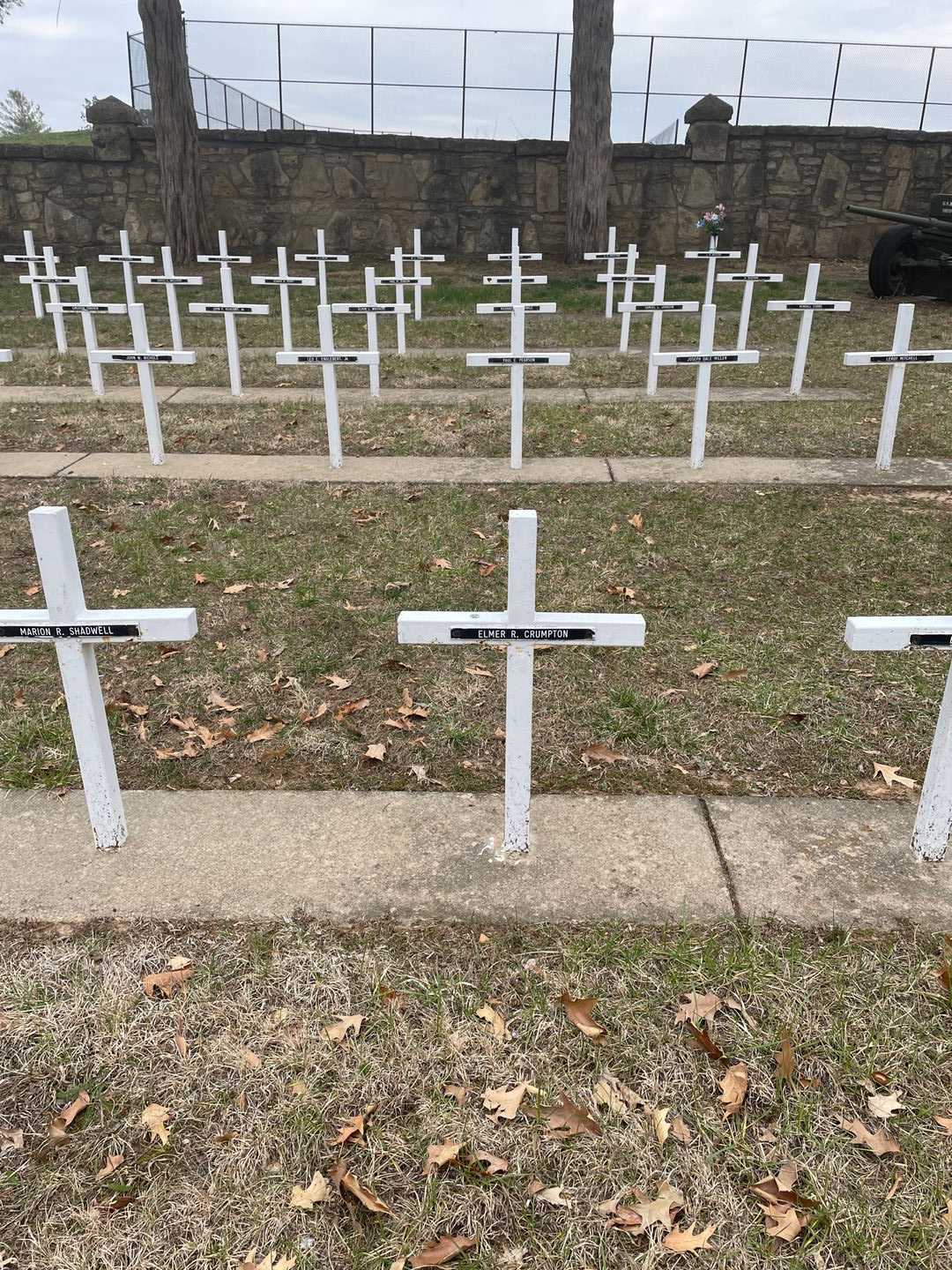 Elmer R. Crumpton's grave. Photo 2