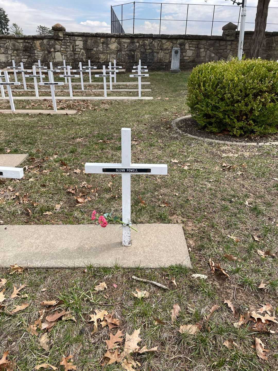 Glenn Powell's grave. Photo 2