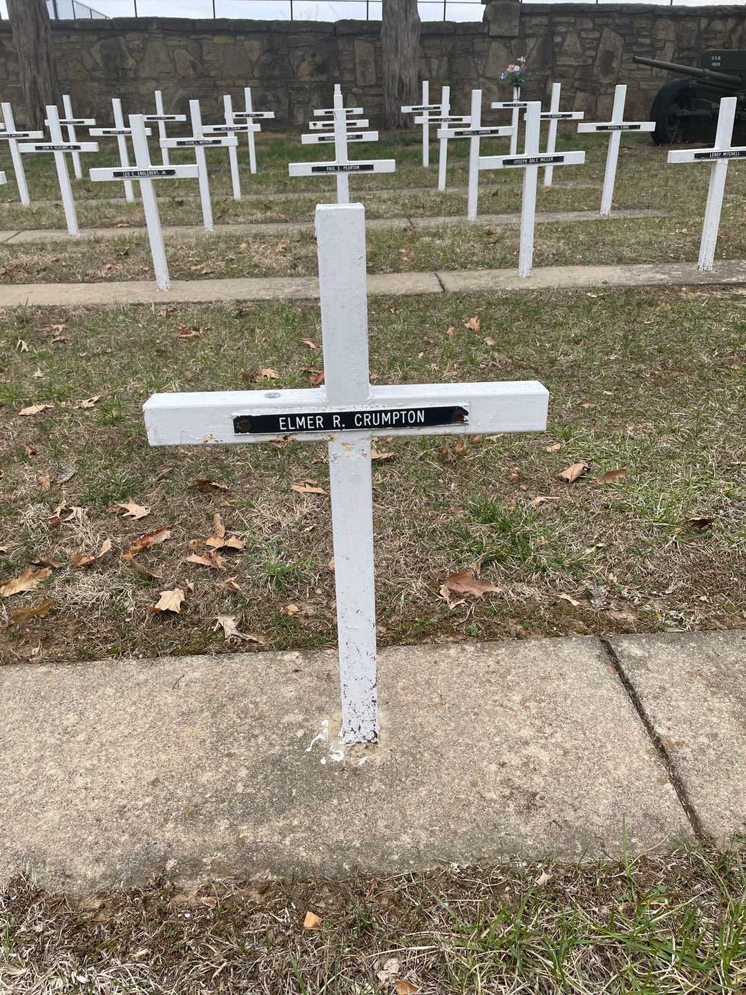 Elmer R. Crumpton's grave. Photo 3