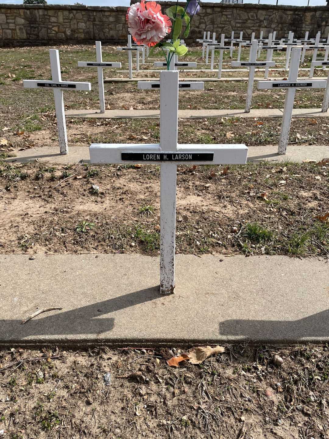Loren H. Larson's grave. Photo 3