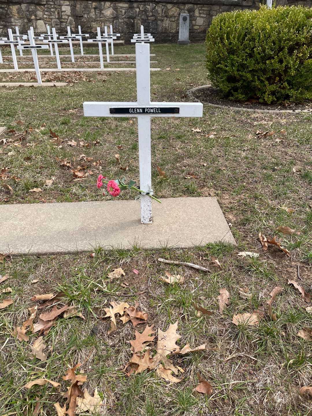 Glenn Powell's grave. Photo 3