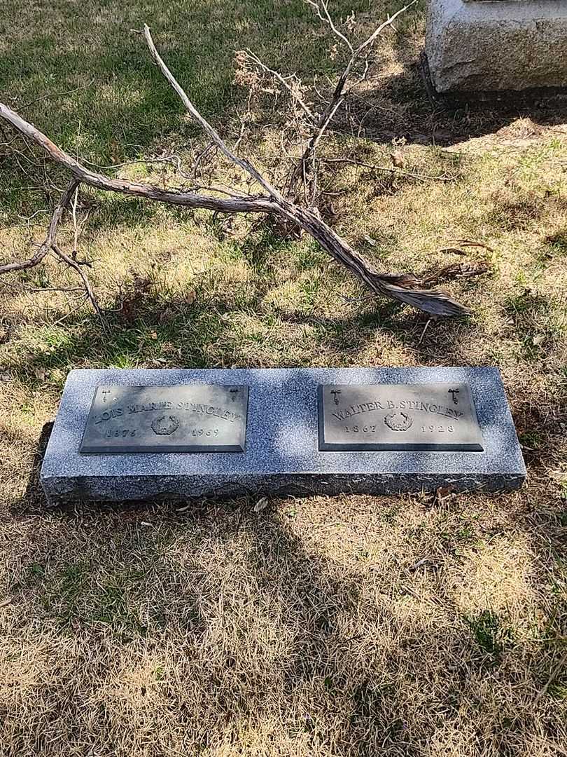 Walter B. Stingley's grave. Photo 3
