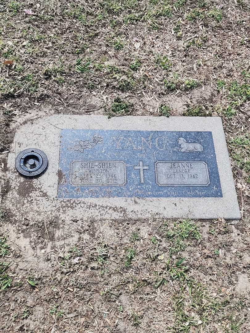 Shie-Shien "Winston" Yang's grave. Photo 1