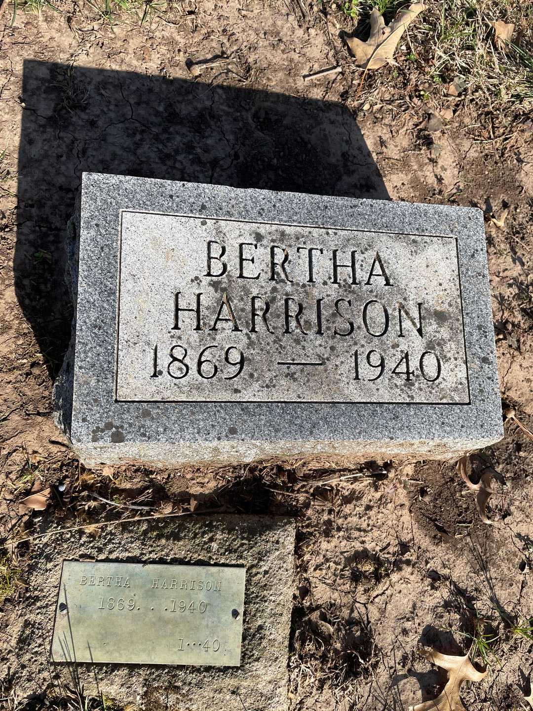 Bertha Harrison's grave. Photo 3