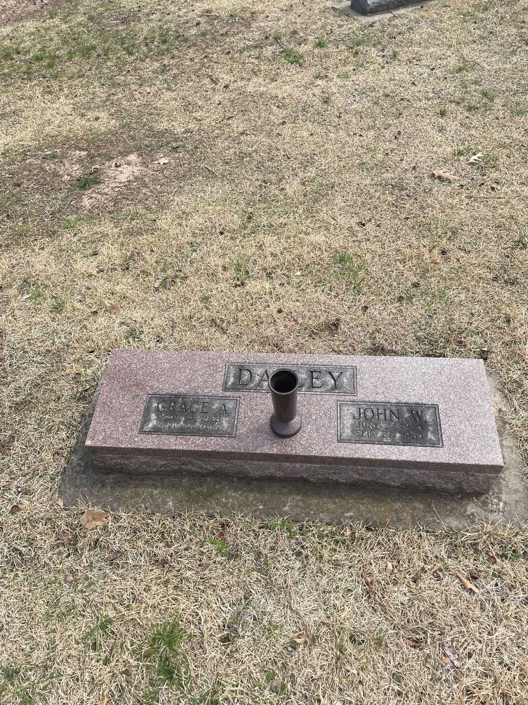 John W. Dailey's grave. Photo 1