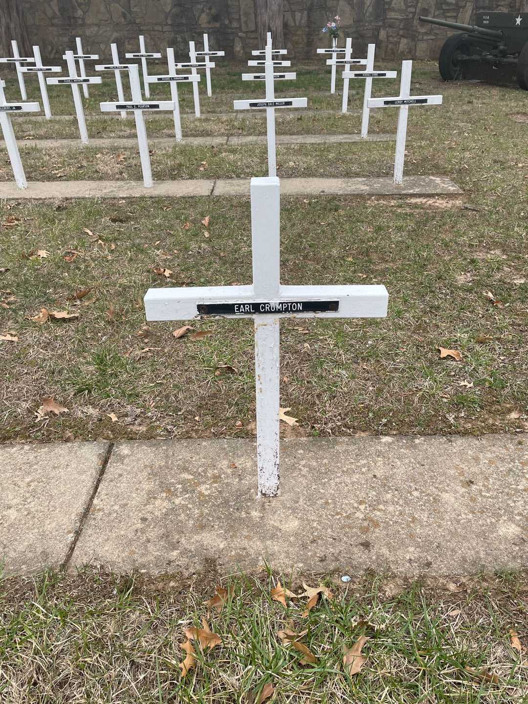 Earl Crumpton's grave. Photo 3