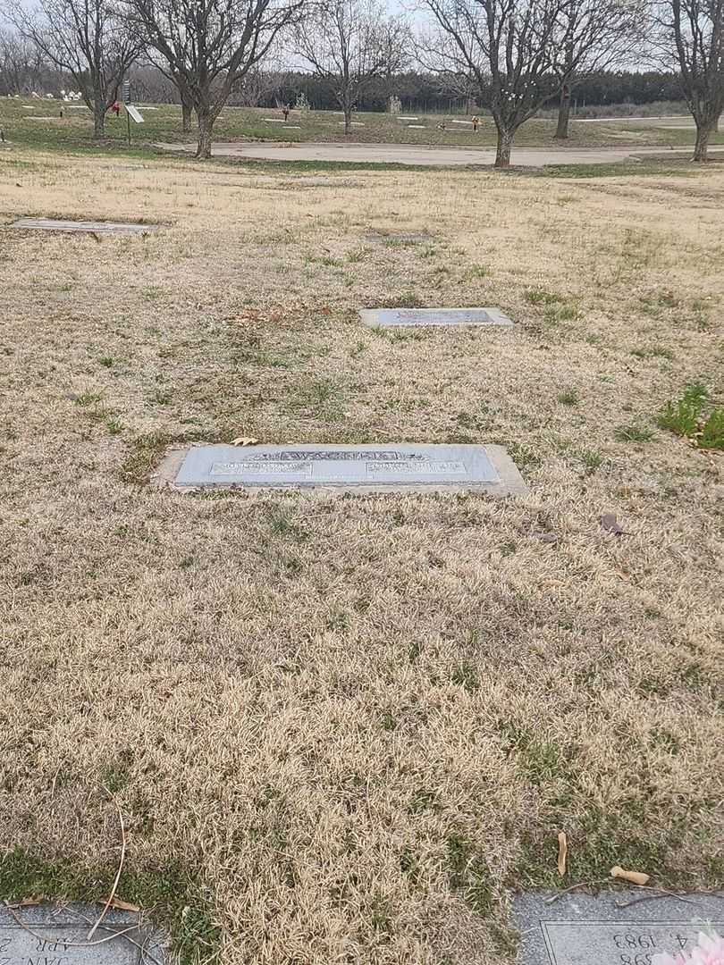 Ruth Uglow Wagner's grave. Photo 2