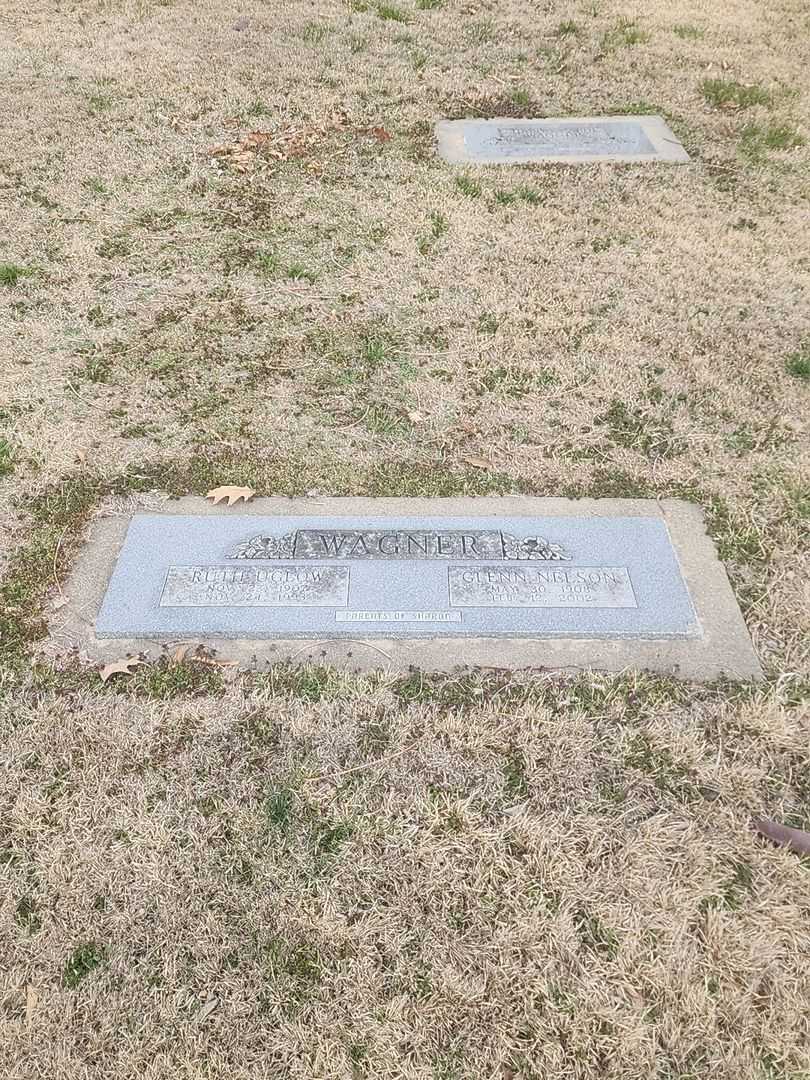 Ruth Uglow Wagner's grave. Photo 1