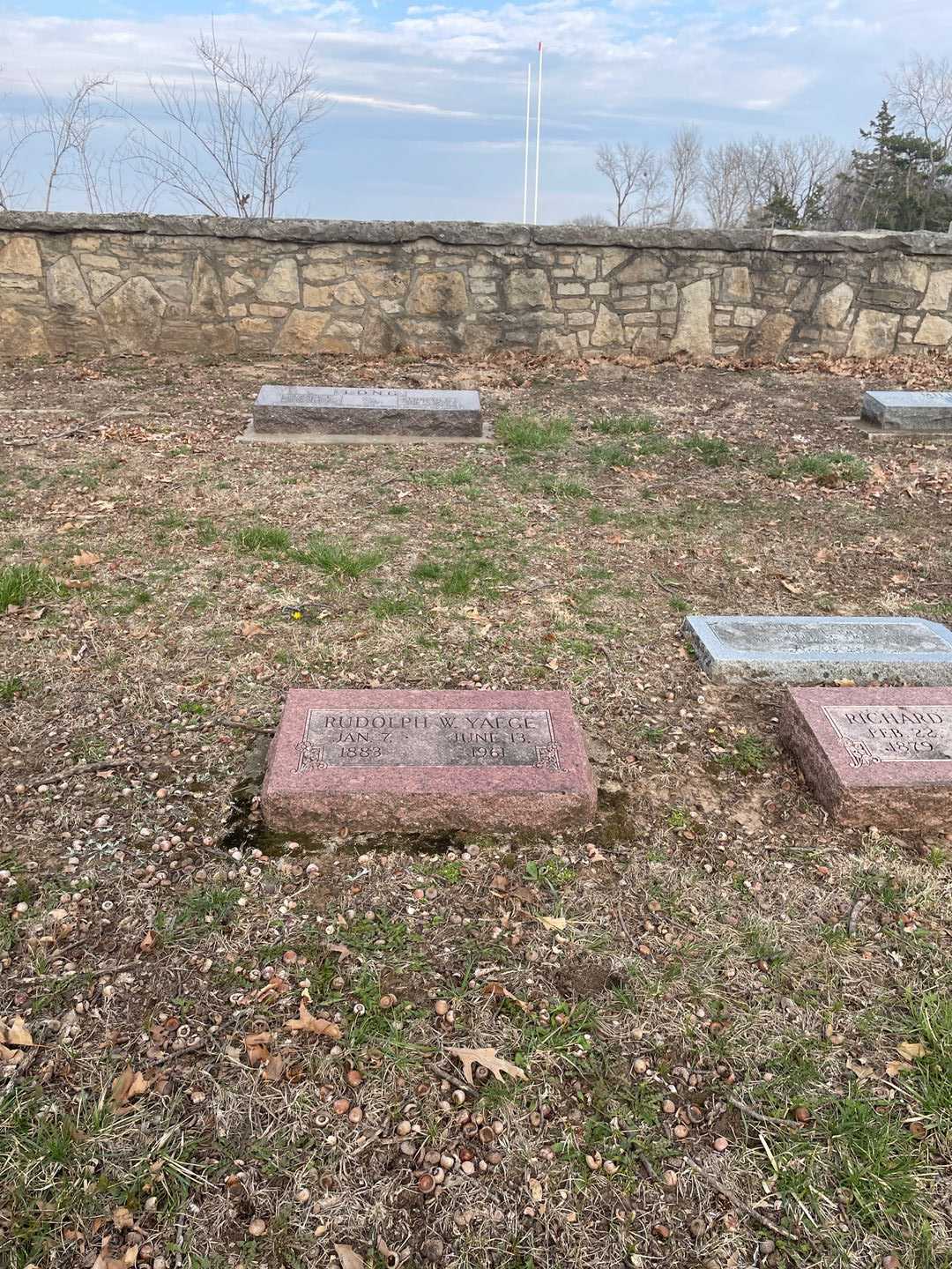 Rudolph William Yaege's grave. Photo 2