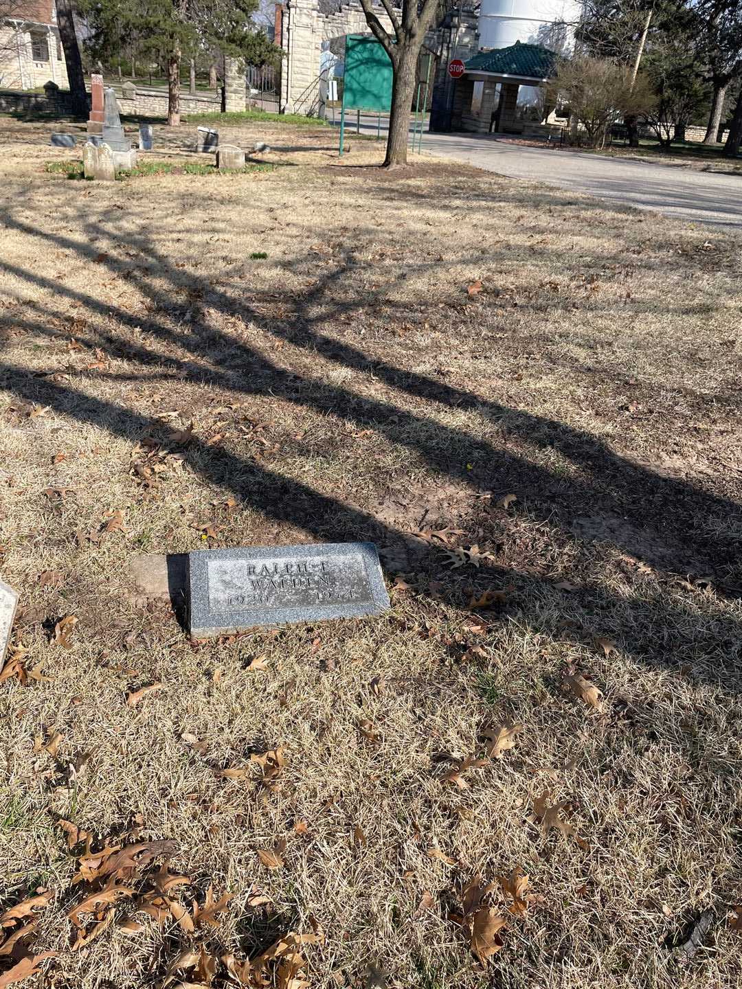 Ralph E. Walden's grave. Photo 2