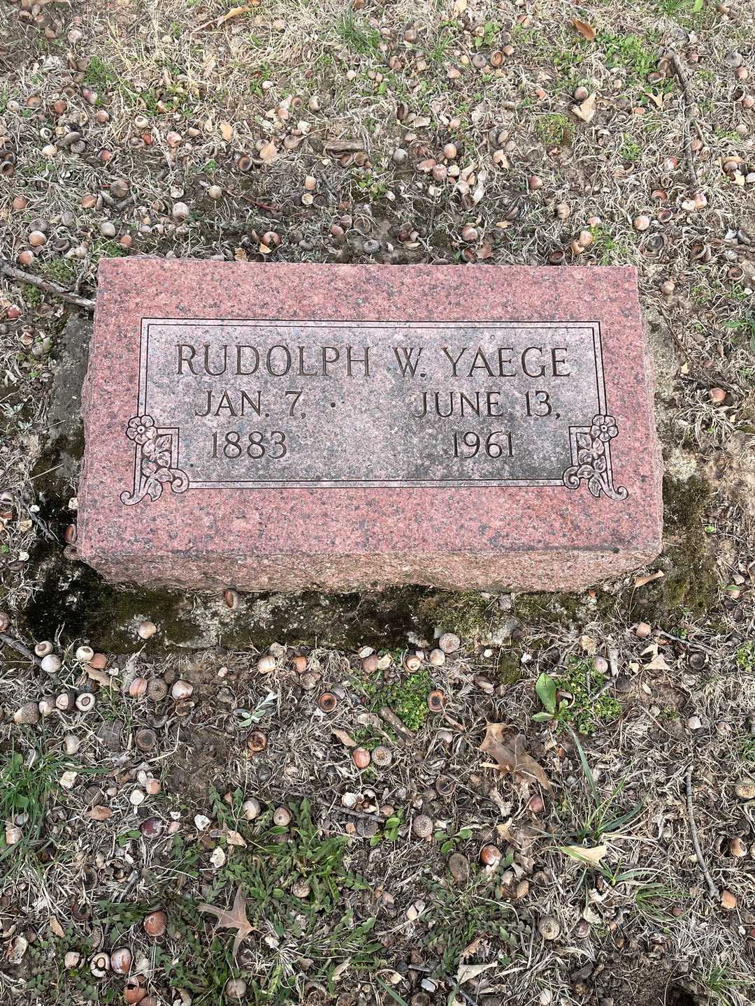 Rudolph William Yaege's grave. Photo 1