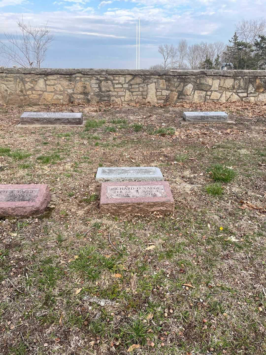 Richard O. Yaege's grave. Photo 2