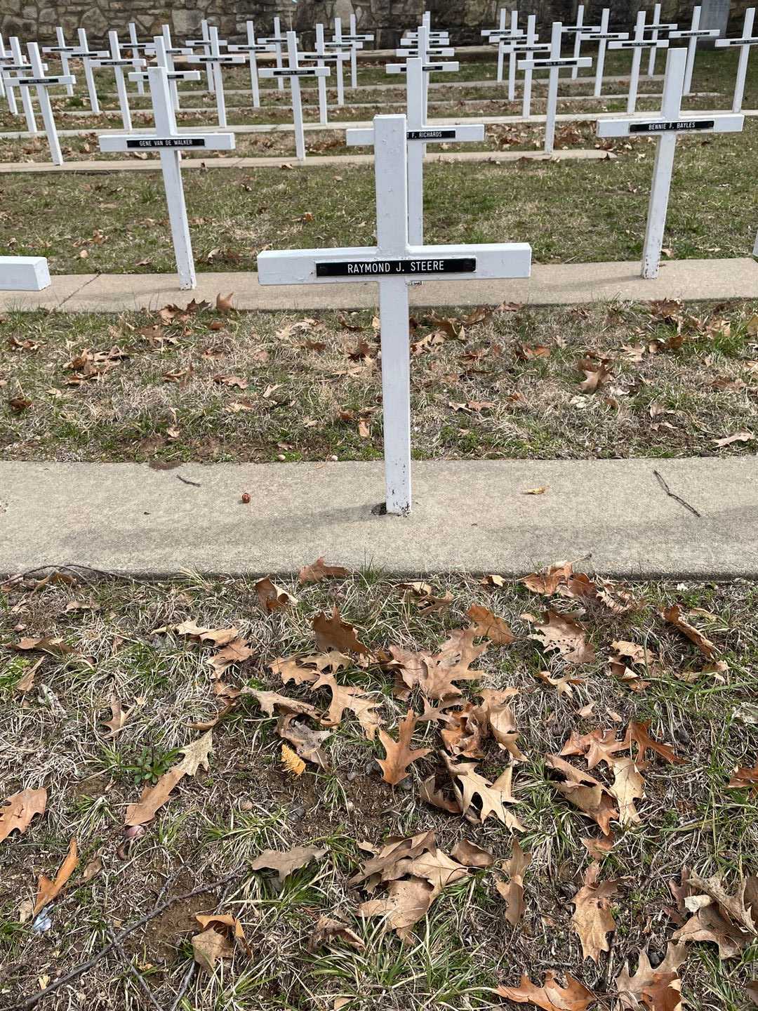 Raymond J. Streere's grave. Photo 3