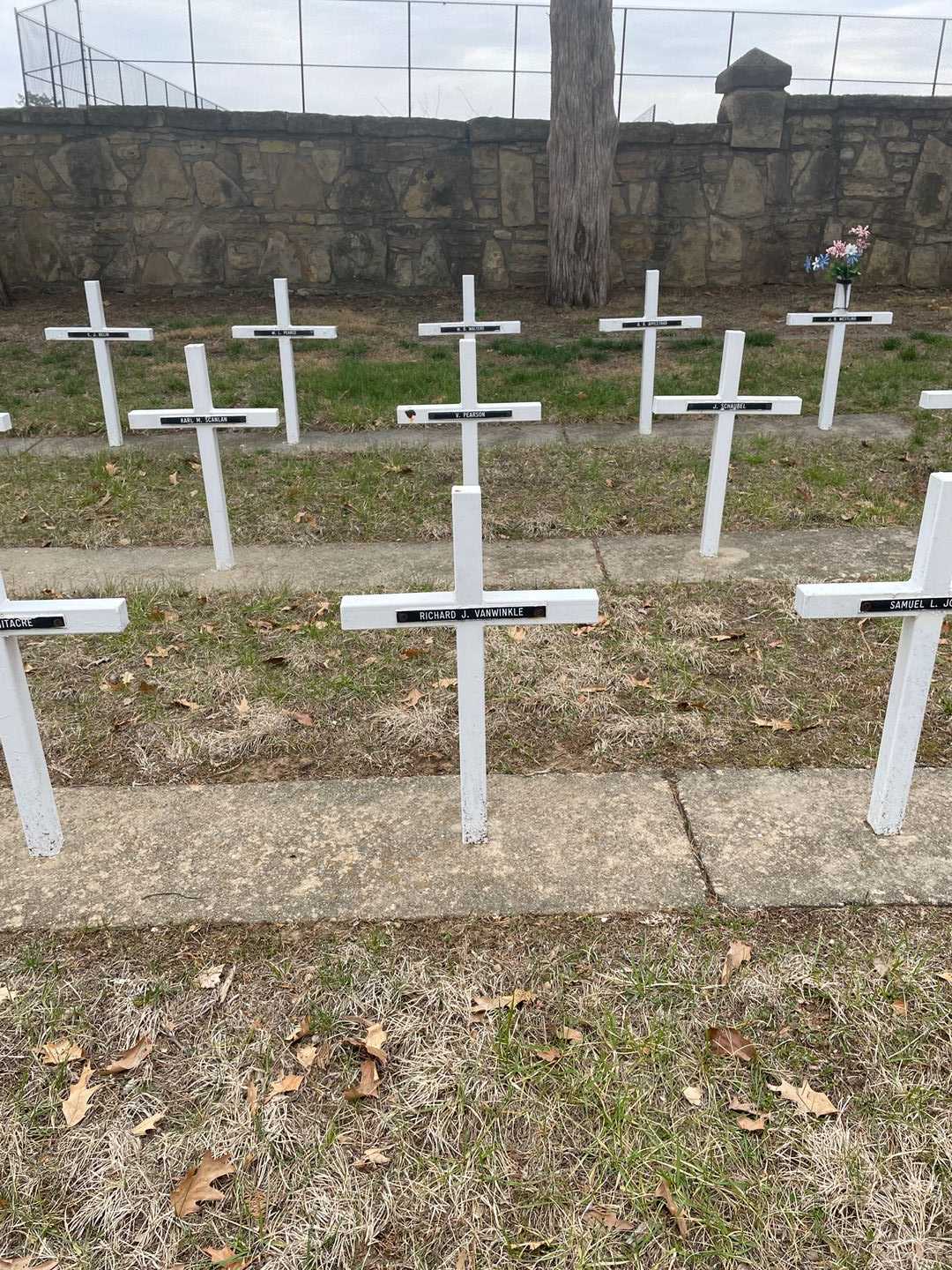 Richard J. Vanwinkle's grave. Photo 2
