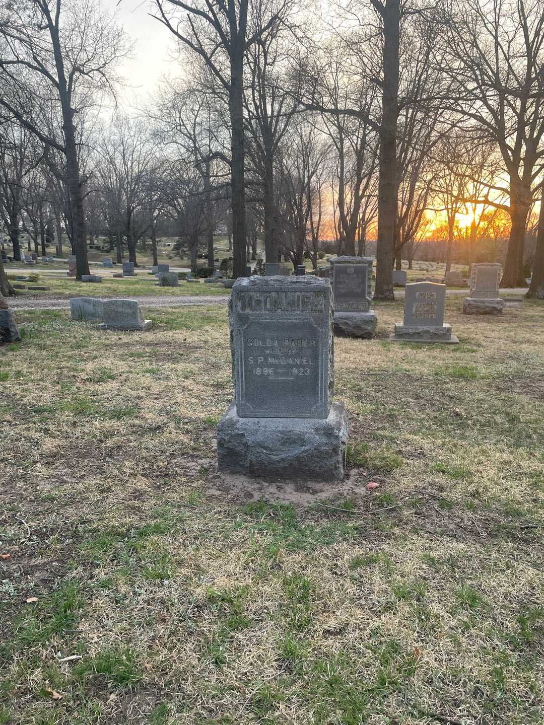 Golda Lucile Rader McDaniel's grave. Photo 2