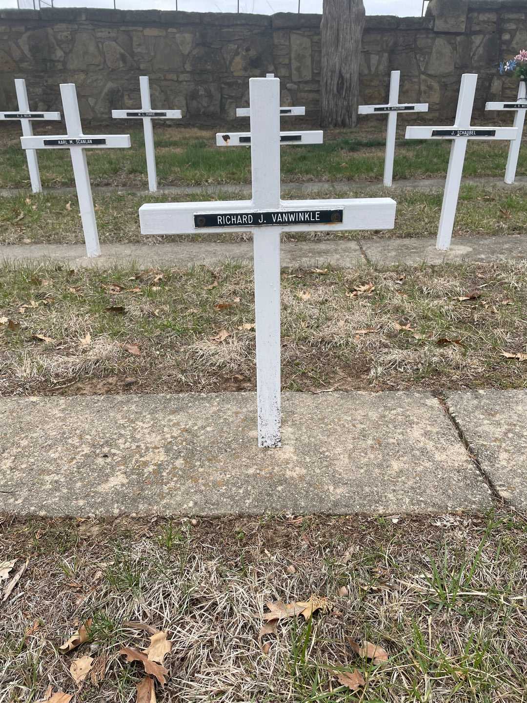 Richard J. Vanwinkle's grave. Photo 3