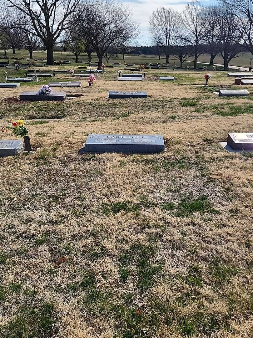 Elmer Hackerott's grave. Photo 2
