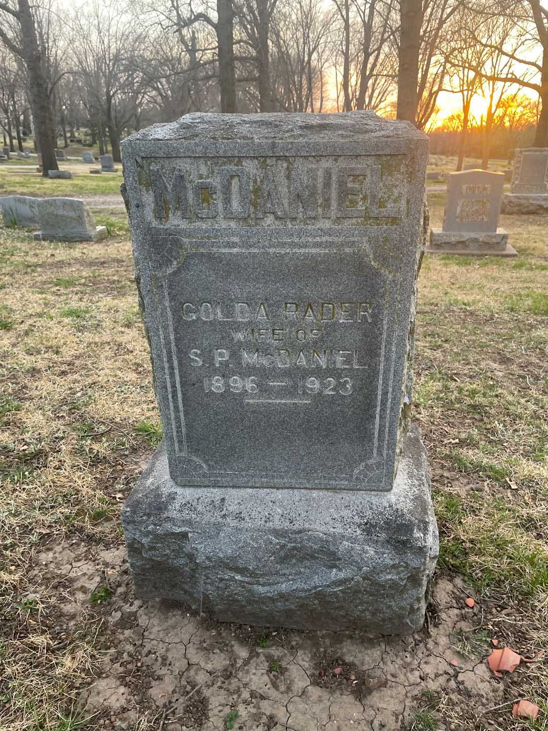 Golda Lucile Rader McDaniel's grave. Photo 1