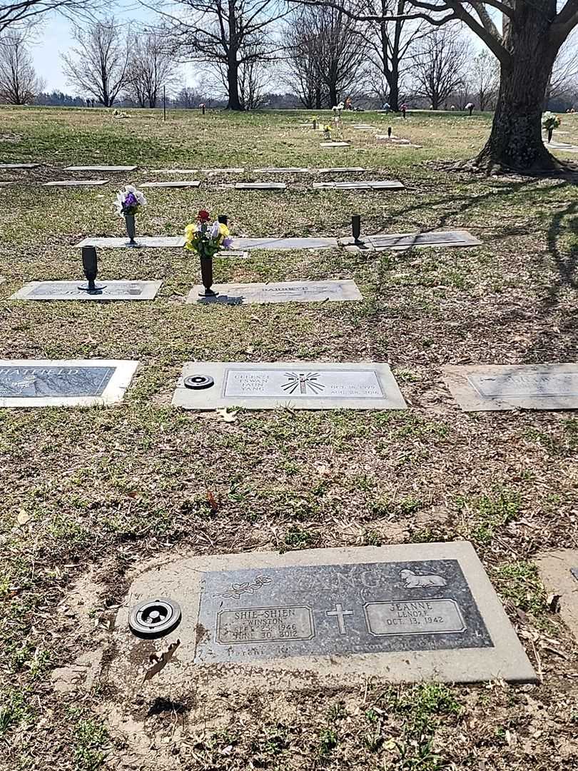 Celeste Tswan Fuan Yang's grave. Photo 2