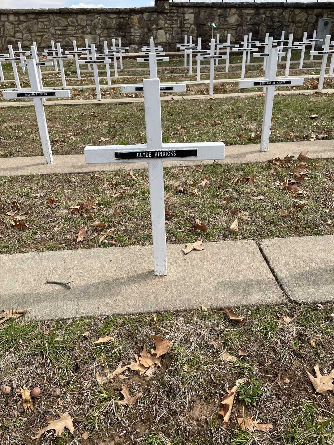 Clyde Hinricks's grave. Photo 3