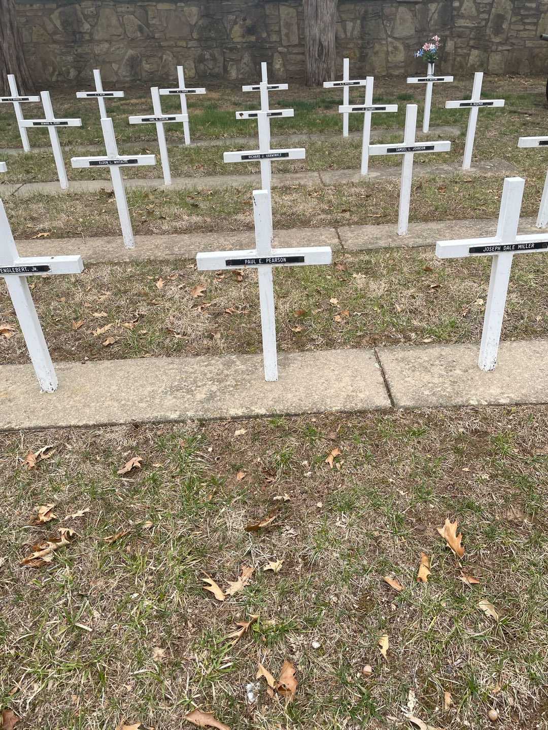 Paul E. Pearson's grave. Photo 2