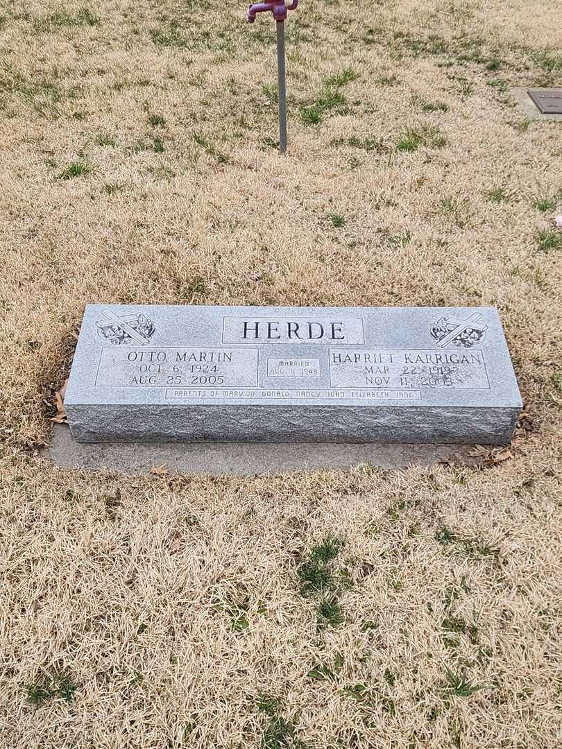 Harriet Karrigan Herde's grave. Photo 1