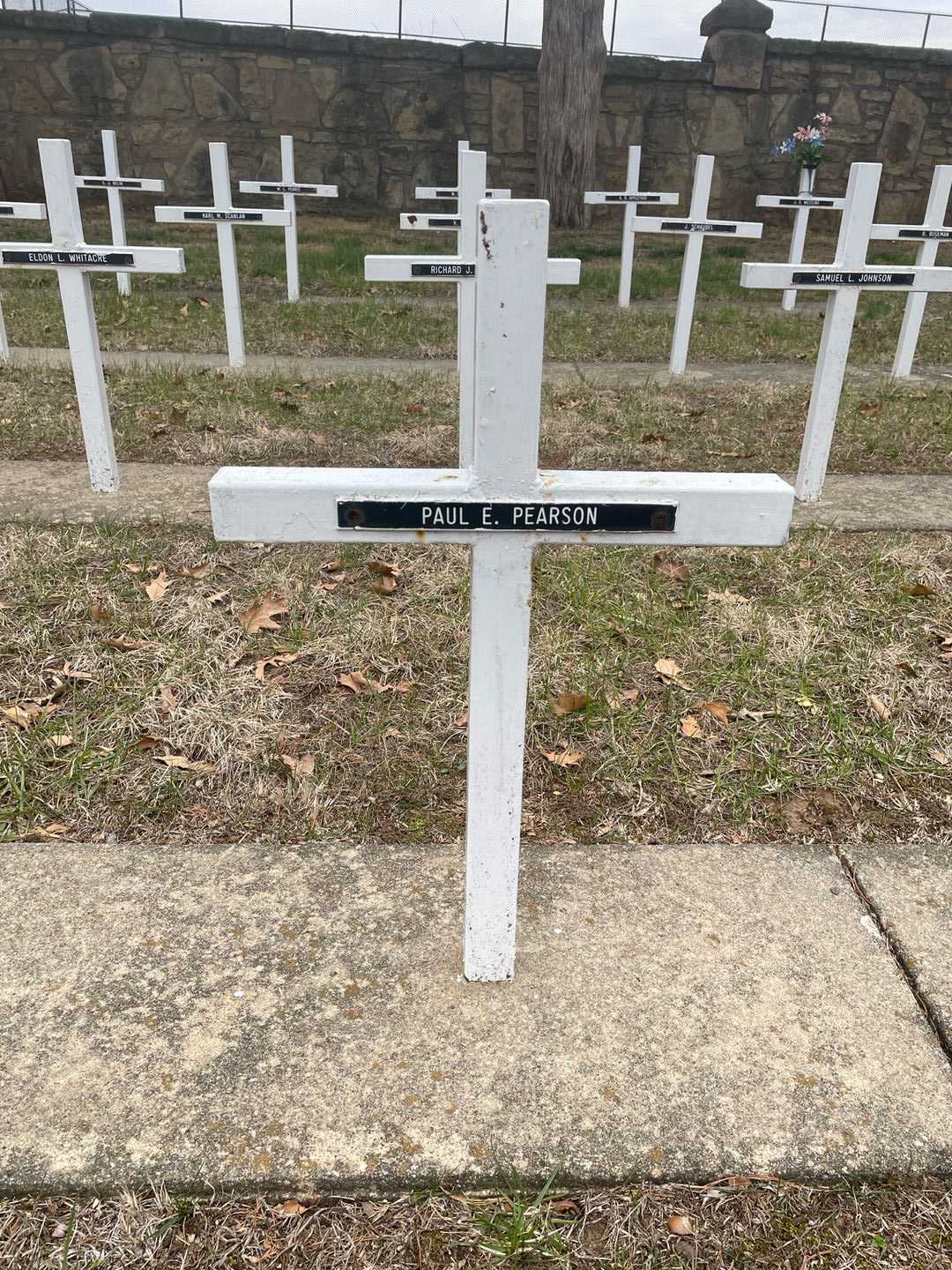 Paul E. Pearson's grave. Photo 3