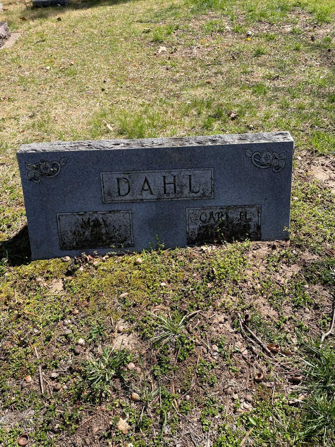 May Dahl's grave. Photo 1
