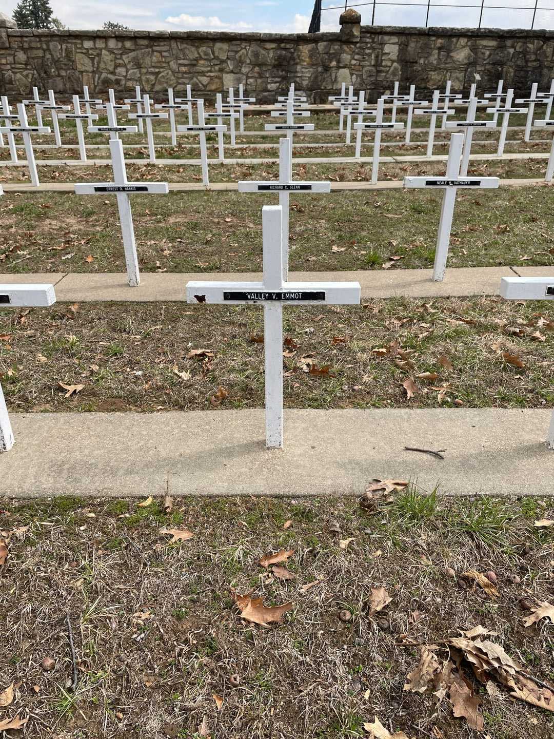 Valley V. Emmot's grave. Photo 2