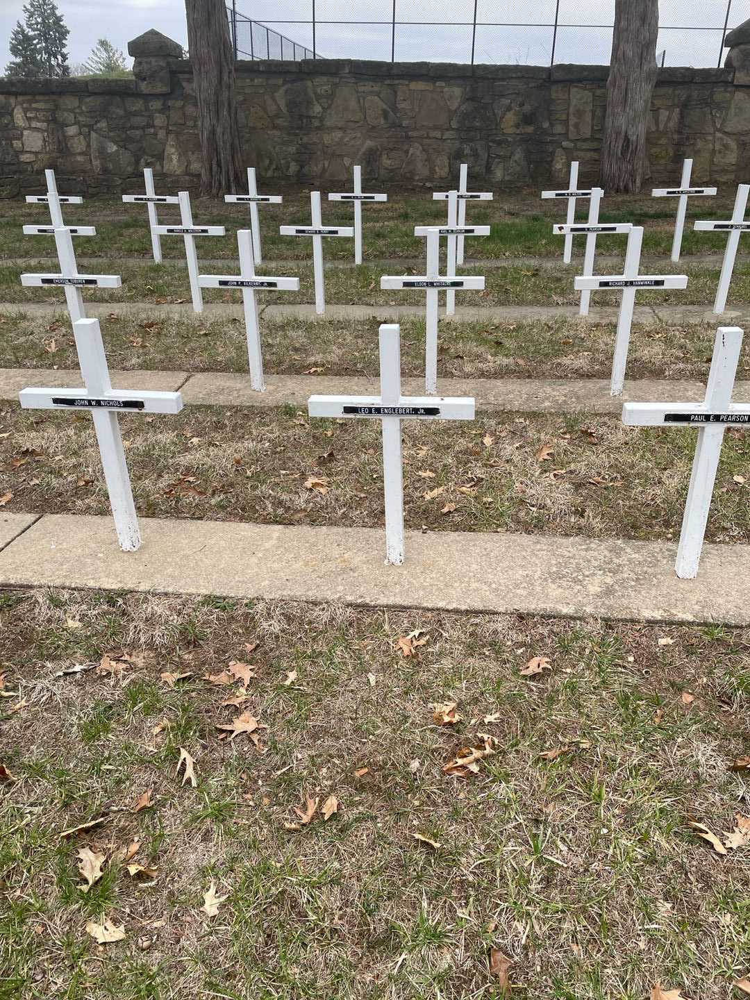 Leo E. Englebert Junior's grave. Photo 2