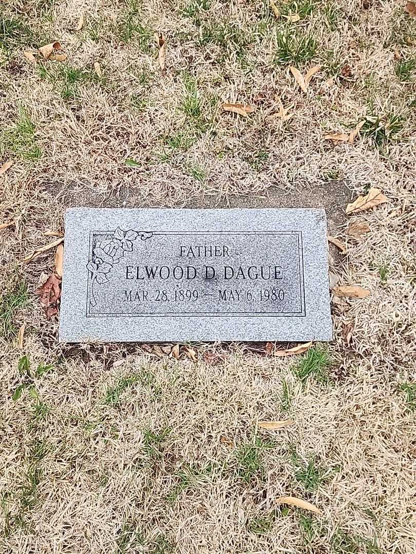 Elwood D. Dague Senior's grave. Photo 1