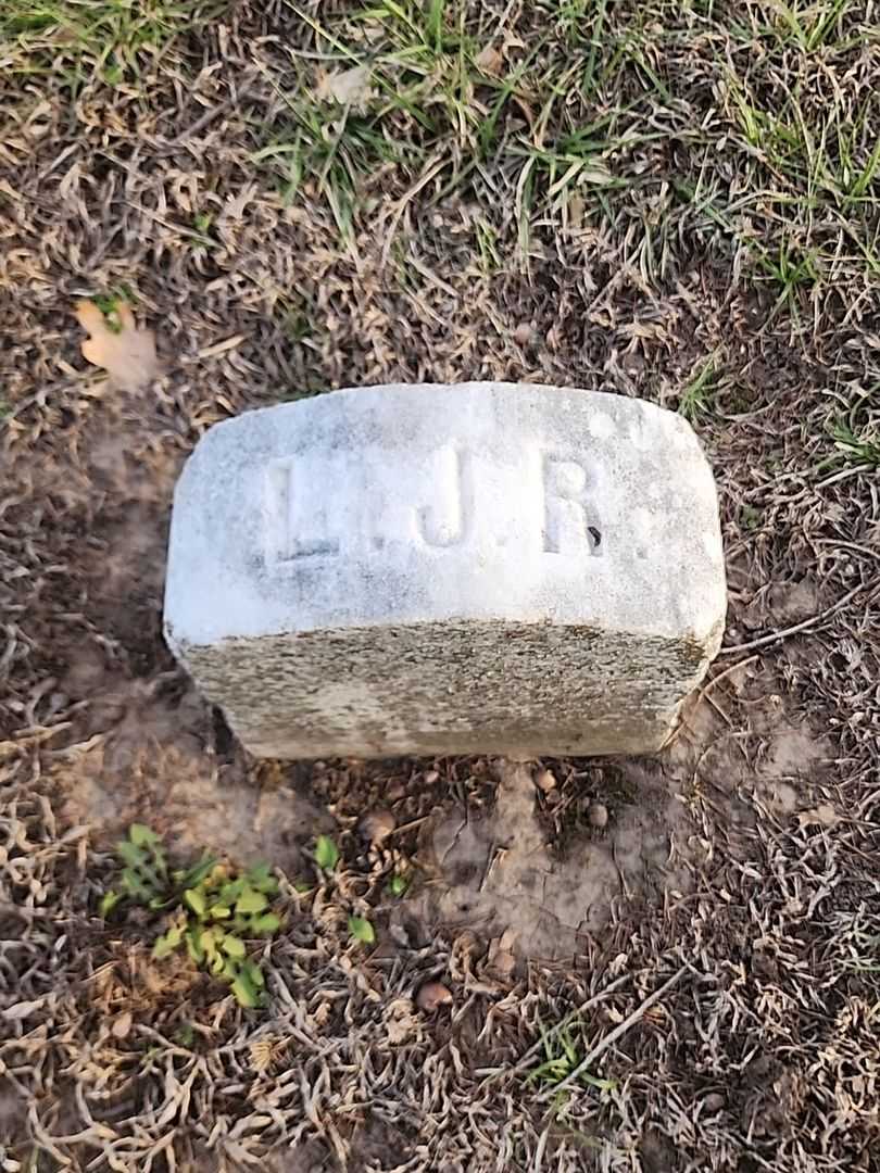 Lillis E. Root's grave. Photo 3