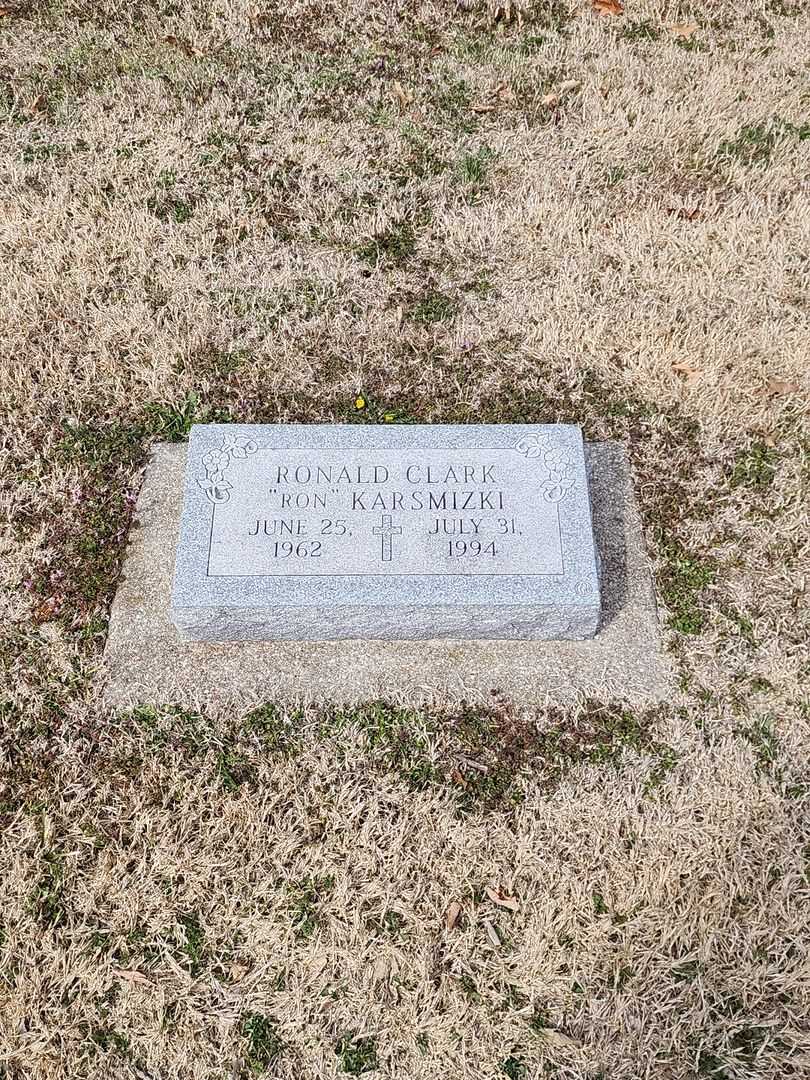Ronald Clark "Ron" Karsmizki's grave. Photo 1