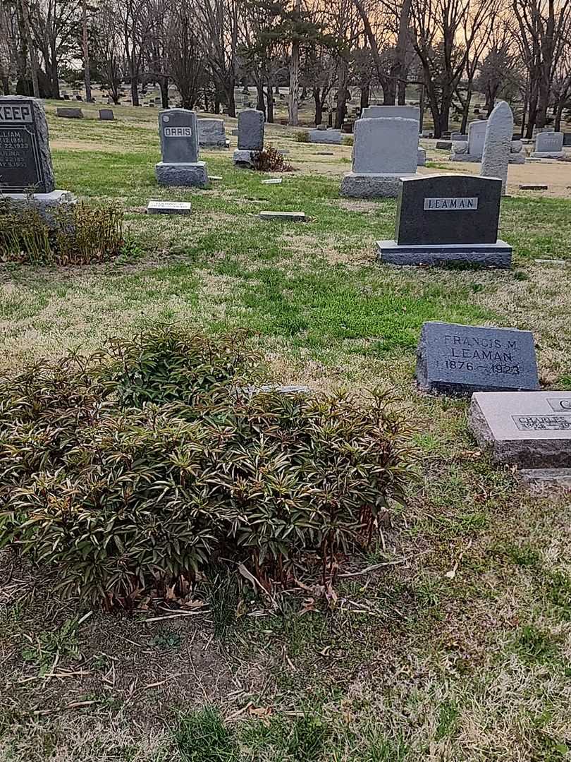 Tracy Leonard's grave. Photo 2
