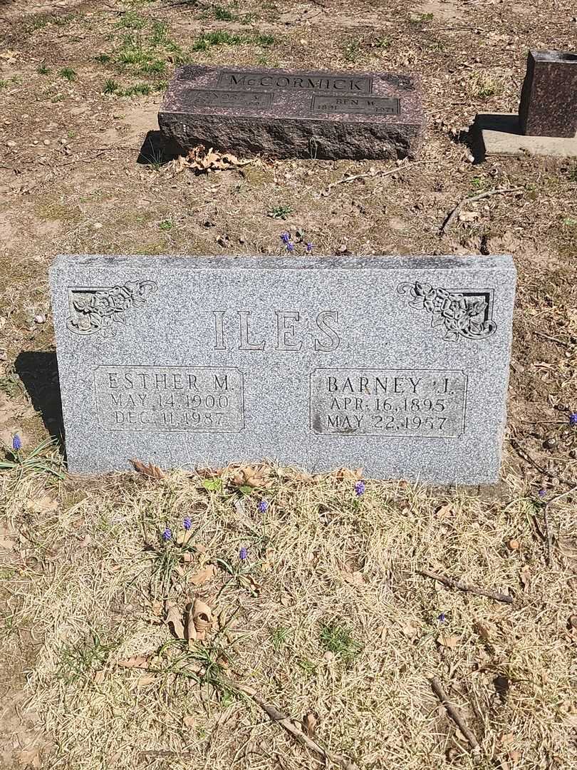 Barney J. Iles's grave. Photo 3