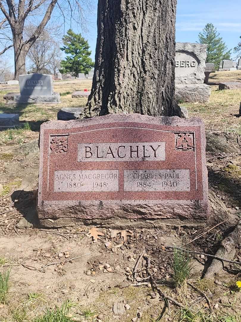 Missus/Madam Agnes MacGregor Blachly's grave. Photo 3
