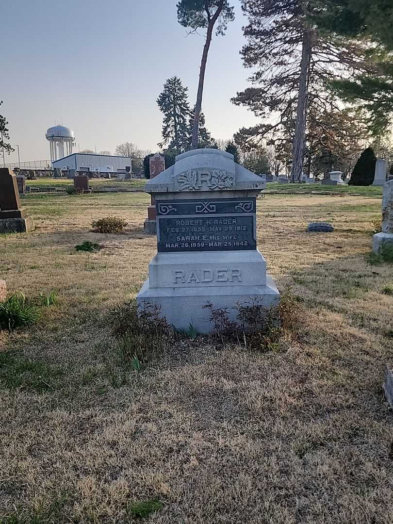 Robert H. Rader's grave. Photo 2
