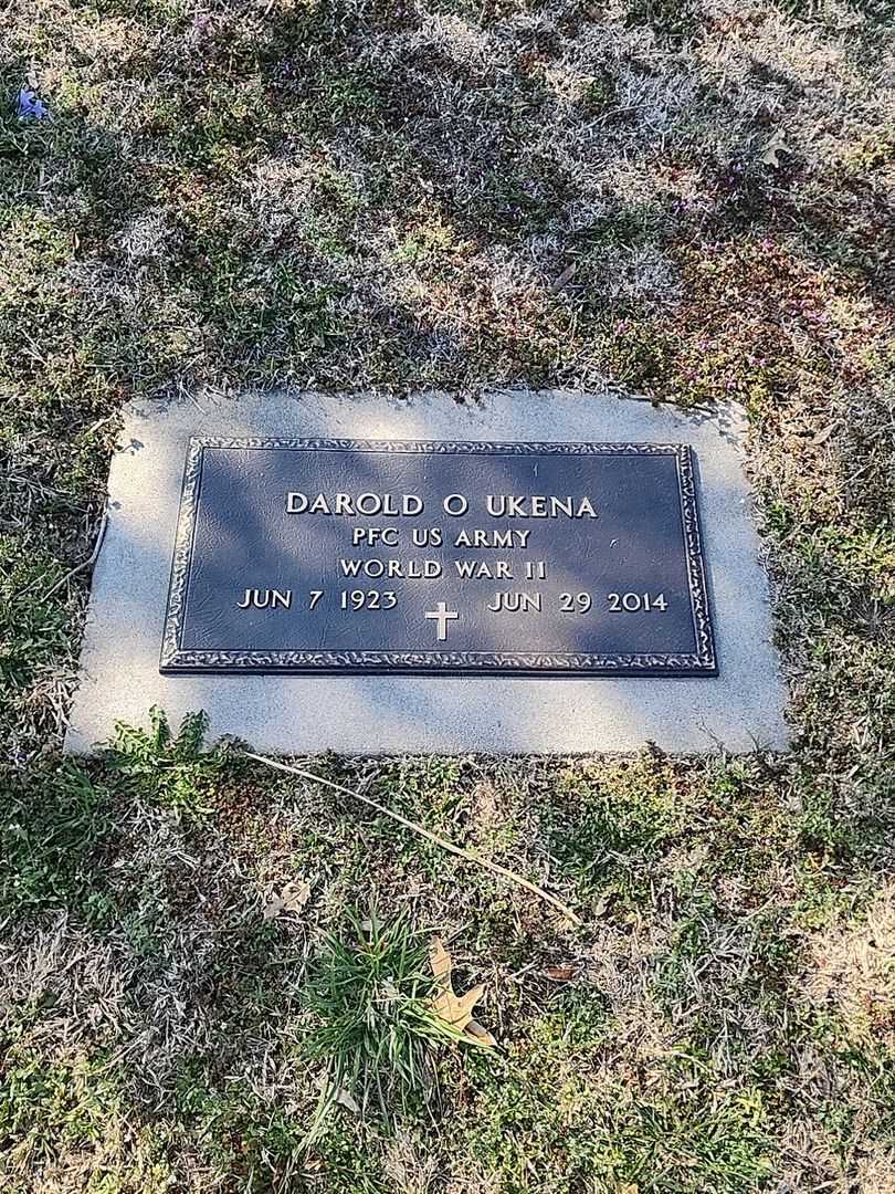 Darold O. Ukena's grave. Photo 3