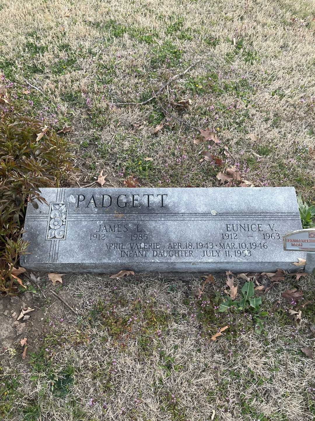 April Valerie Padgett's grave. Photo 1