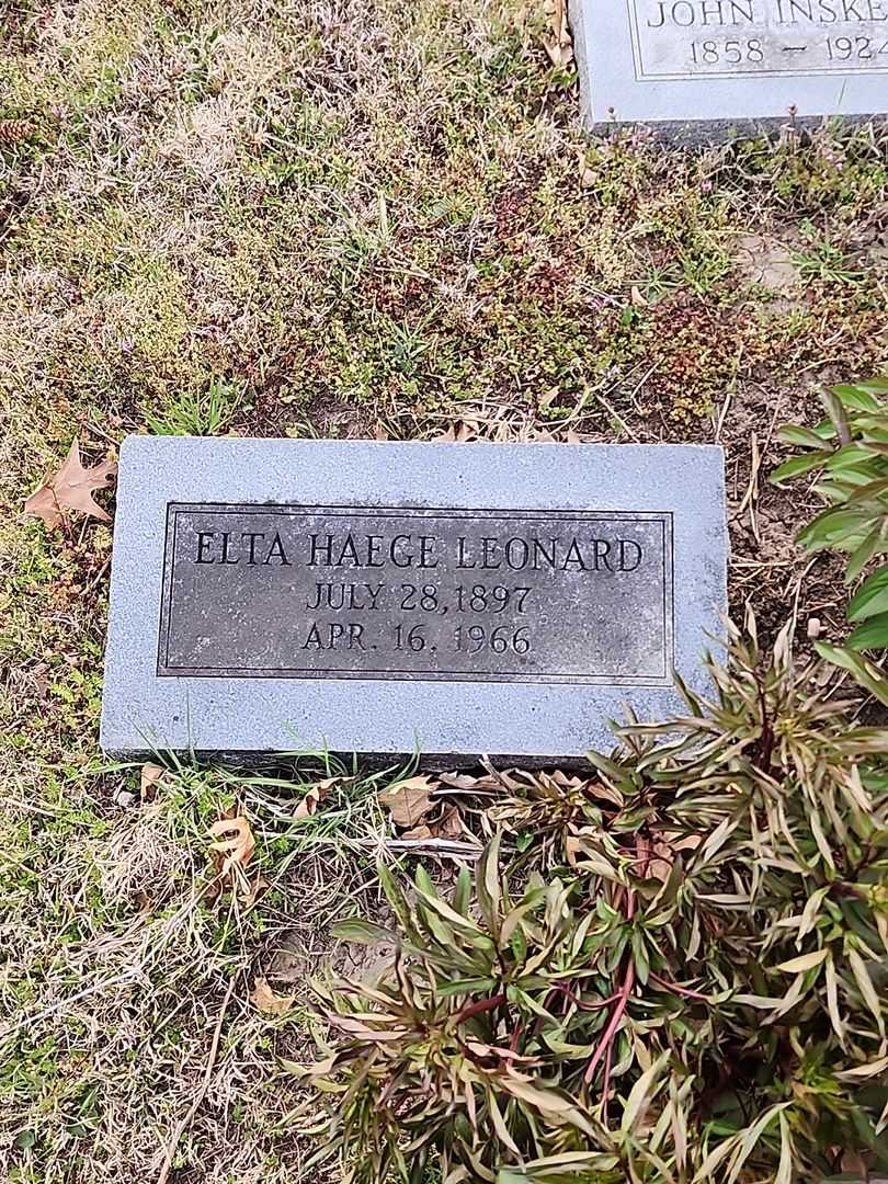 Elta Haege Leonard's grave. Photo 3