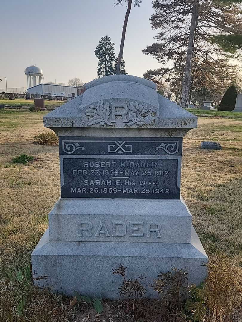 Mary J. Rader's grave. Photo 1