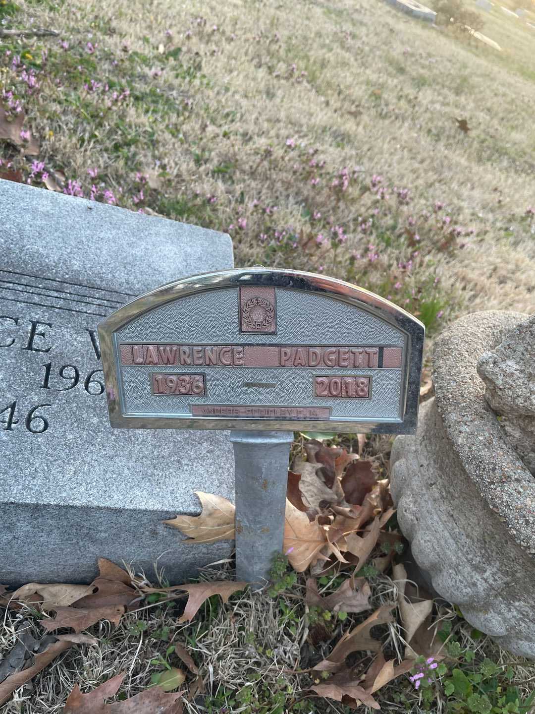 Lawrence Padgett's grave. Photo 3