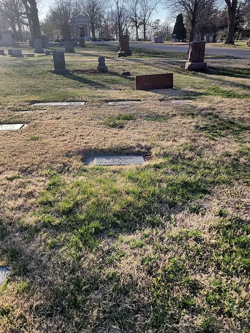 Henry M. Dace's grave. Photo 2
