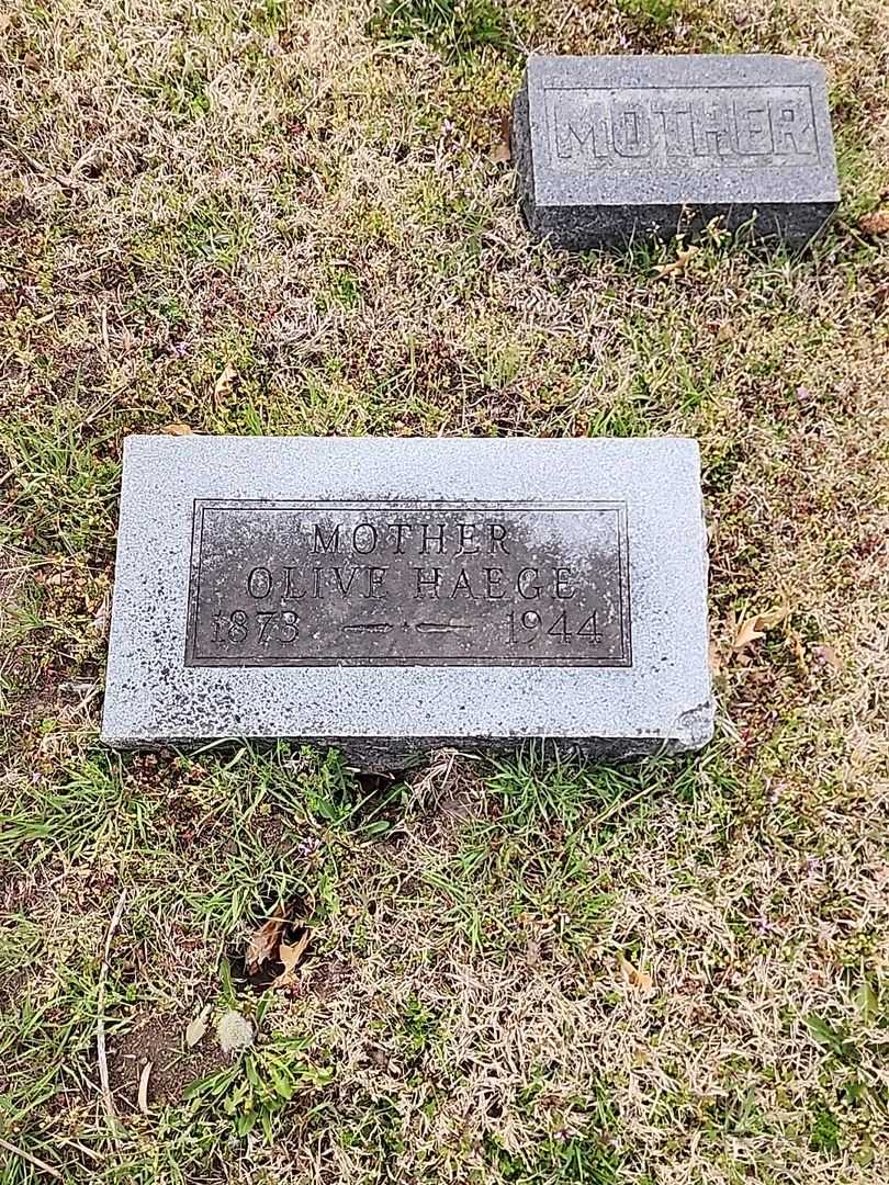 Olive Retta Haege's grave. Photo 3