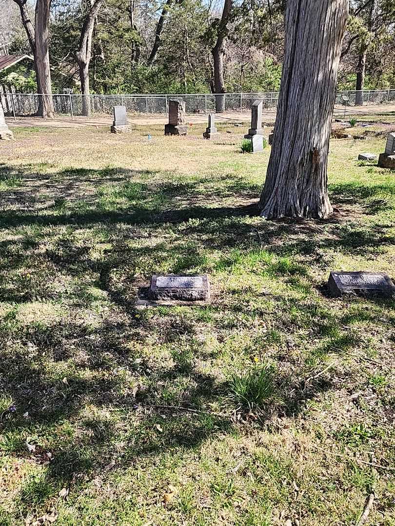 Kathryne E. Lamb Holder's grave. Photo 2