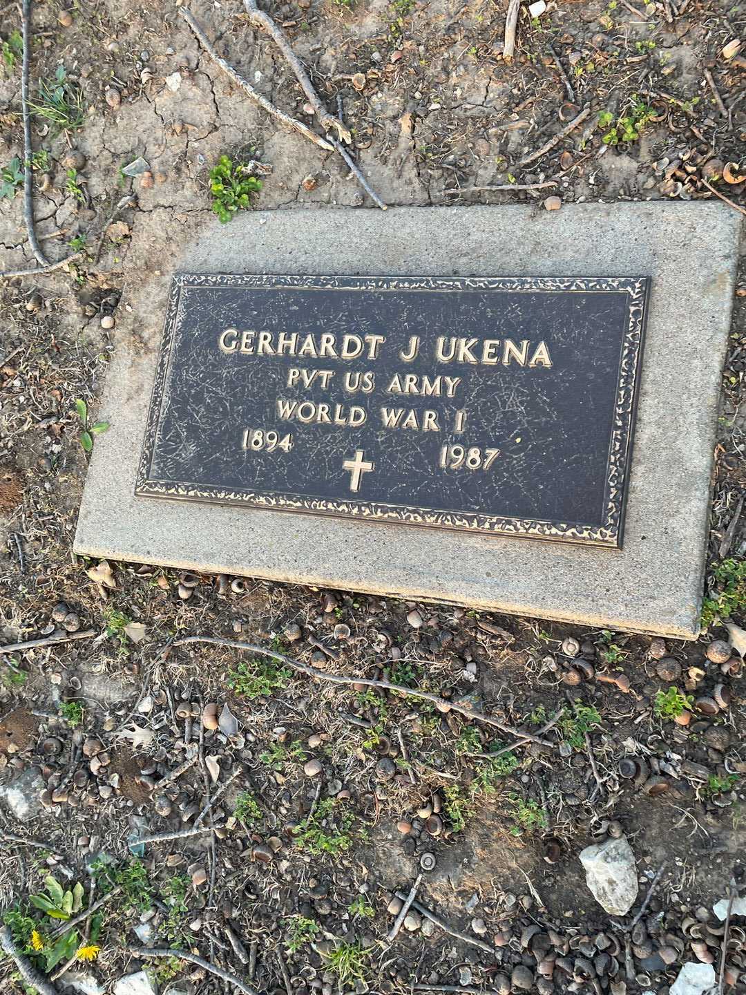 Gerhardt J. Ukena's grave. Photo 3